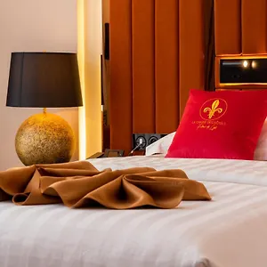 Fleur De Lys Point E Hotel